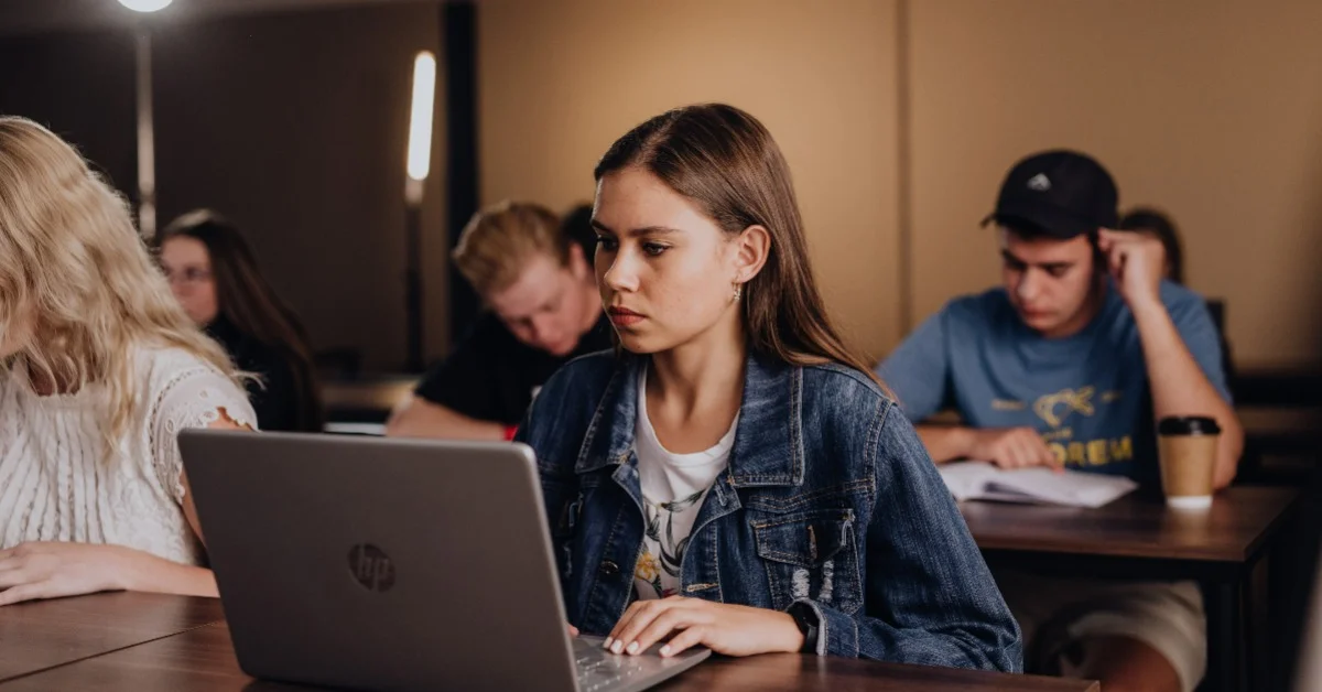 hoe-lank-behoort-jy-by-een-werk-te-bly