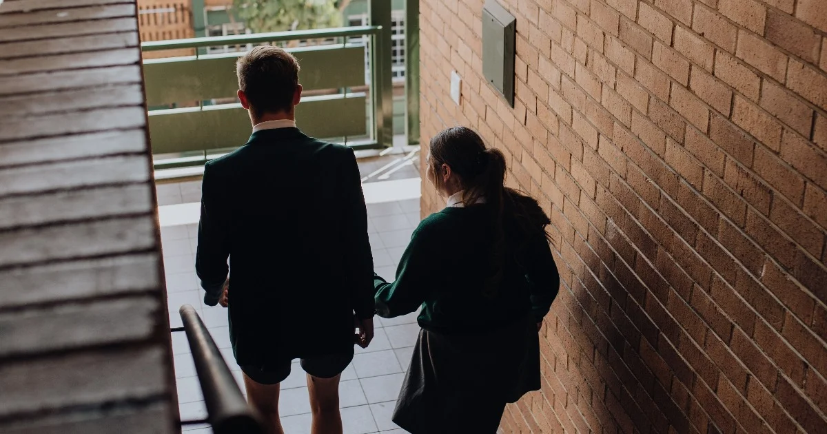 n-helpende-hand-vir-skole-en-kinders