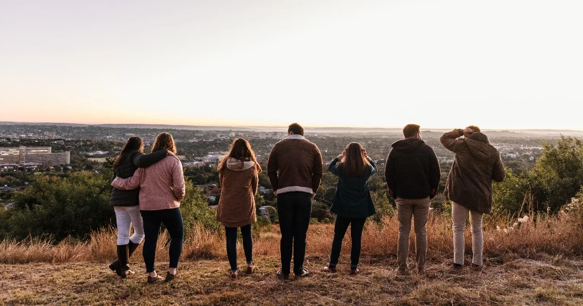 jyhoorthier-jong-mens-ons-is-hier-om-te-bly