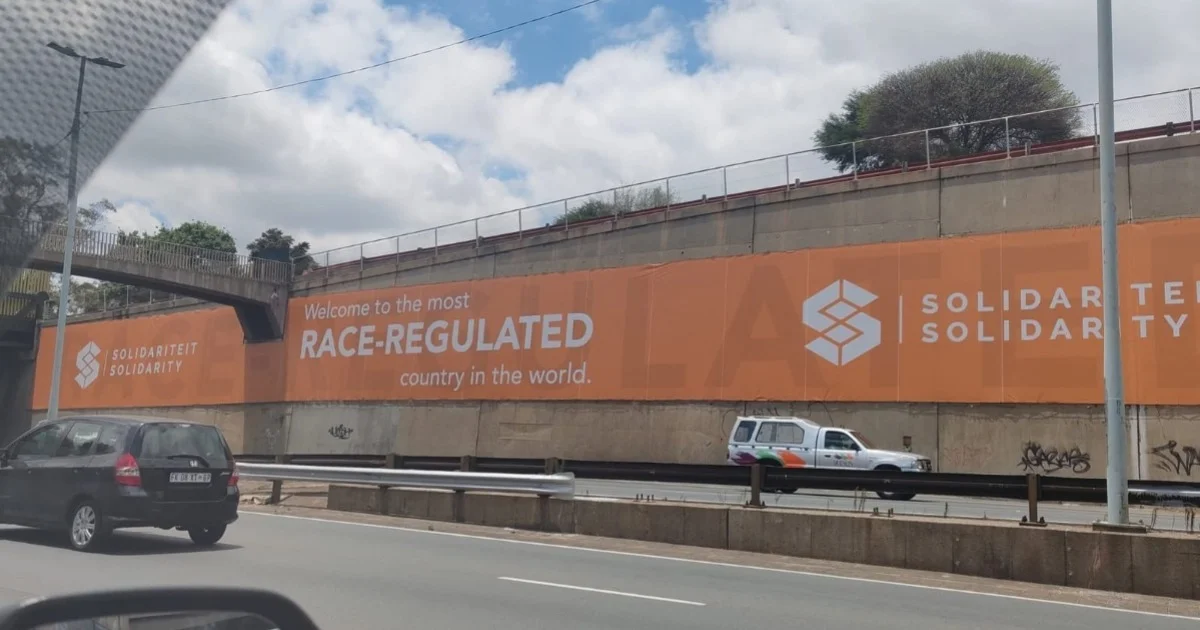 solidariteit-se-raswet-reklamebord-van-die-m1-verwyder